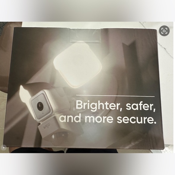 Wyze Cam Floodlight with 2600 Lumen LEDs, Wired 1080p HD IP65 Outdoor - Picture 4 of 6